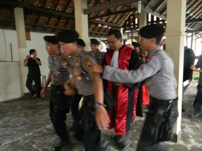 SIMULASI PENGAMANAN PERSIDANGAN